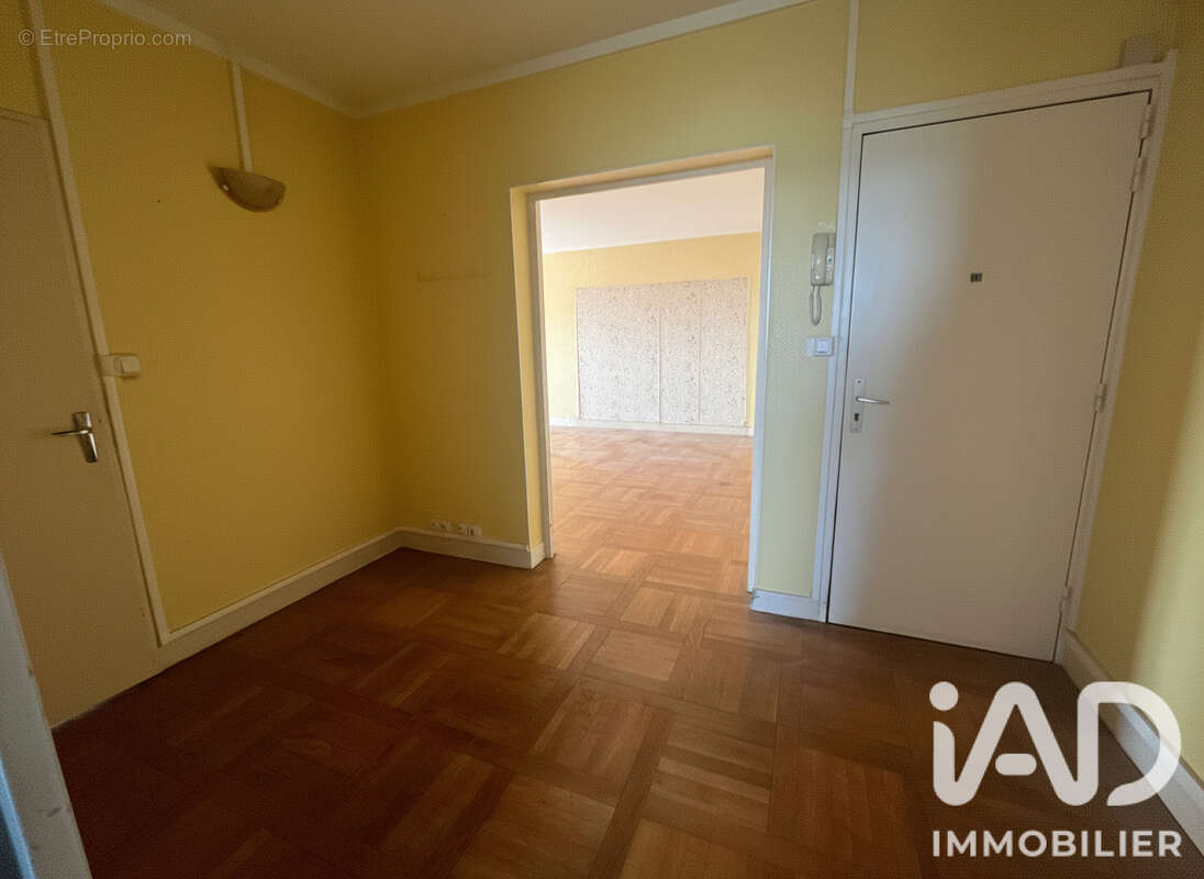 Appartement 107 m² à Bagnols-Sur-Ceze  - photo 4
