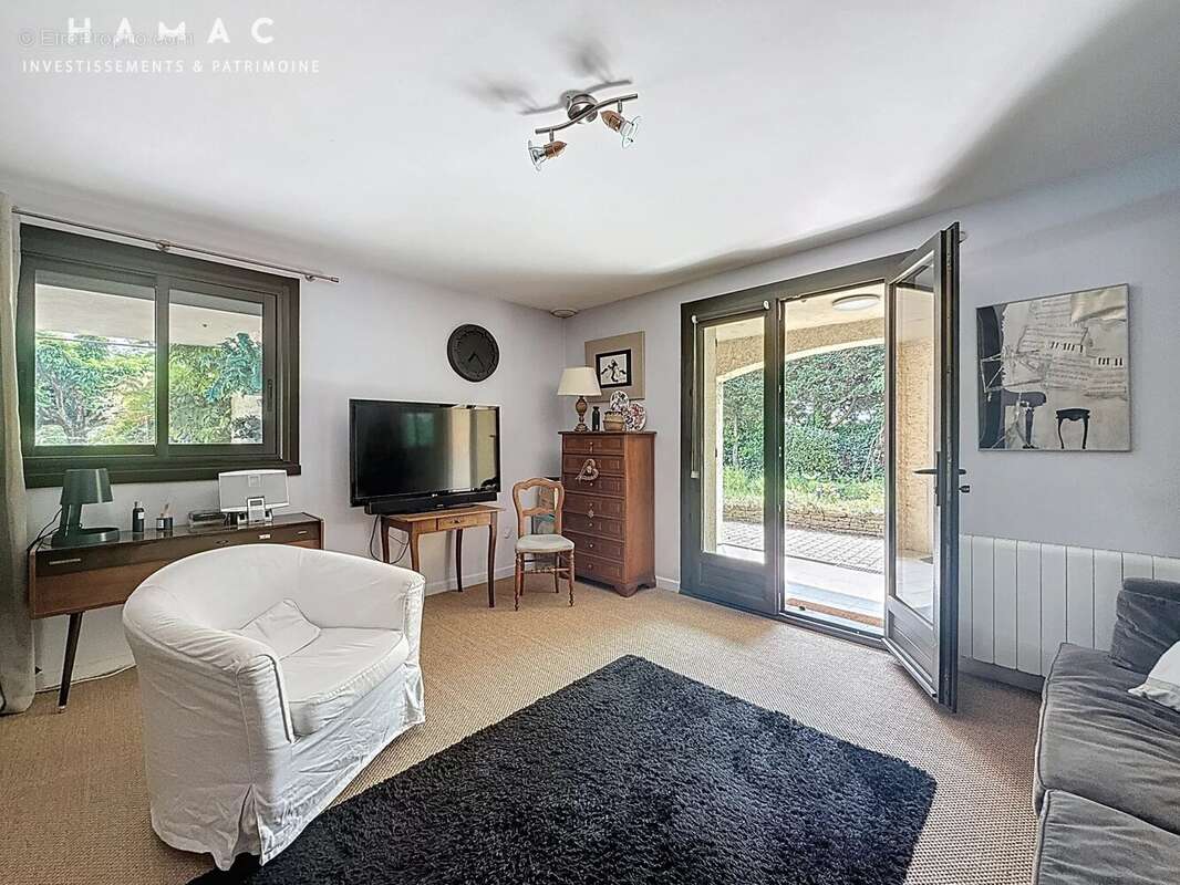 Maison à LA TOUR-DE-SALVAGNY