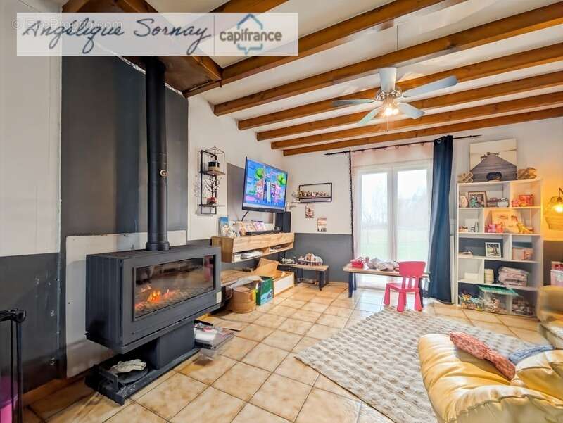 Maison à COMMENAILLES