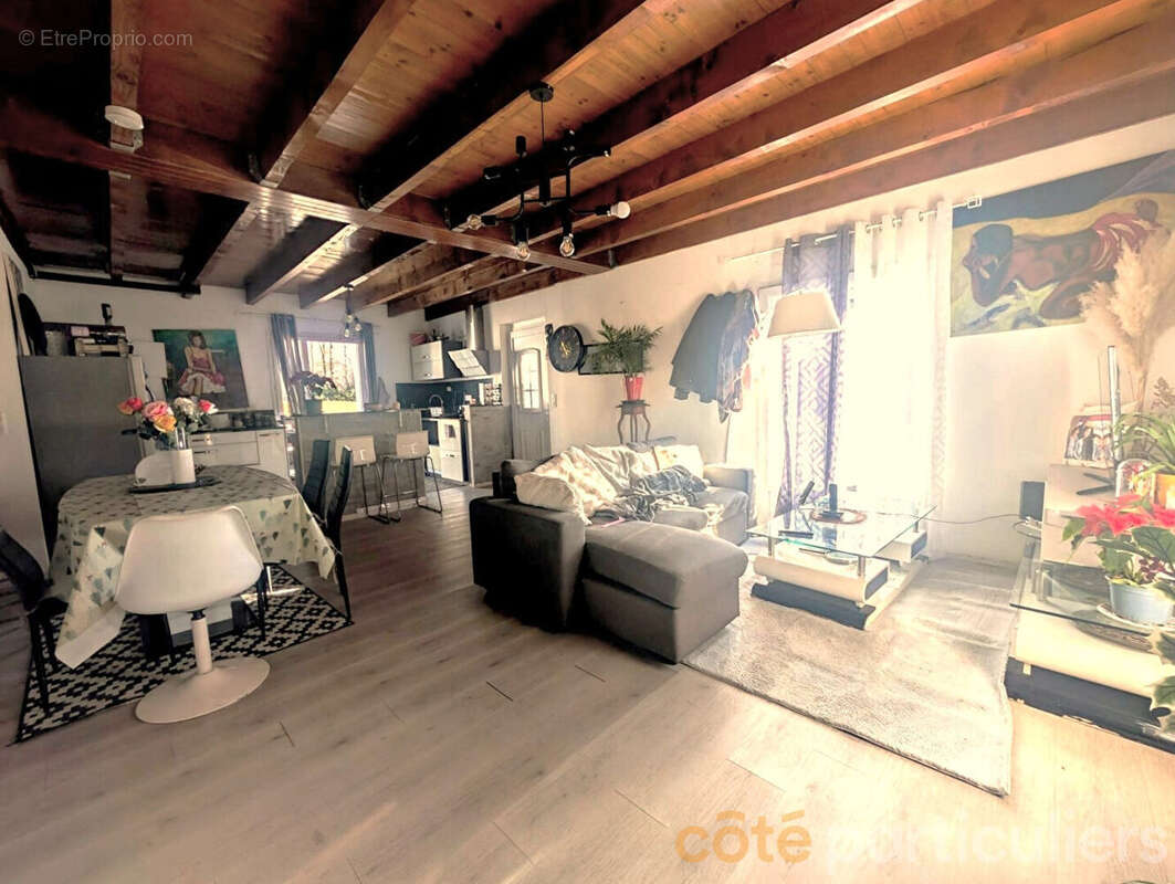 Maison à COMPS-LA-GRAND-VILLE