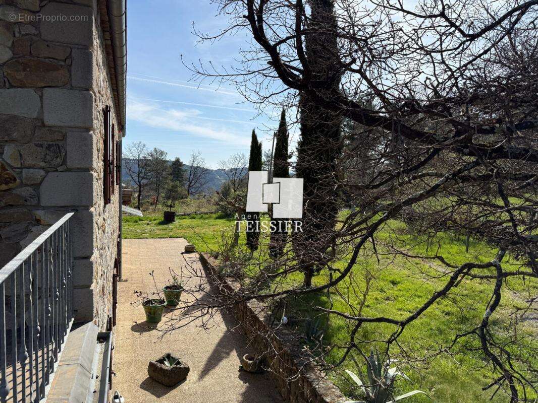 Maison à SAINT-PIERRE-SAINT-JEAN