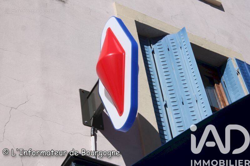 Photo 1 - Commerce à JONQUIERES