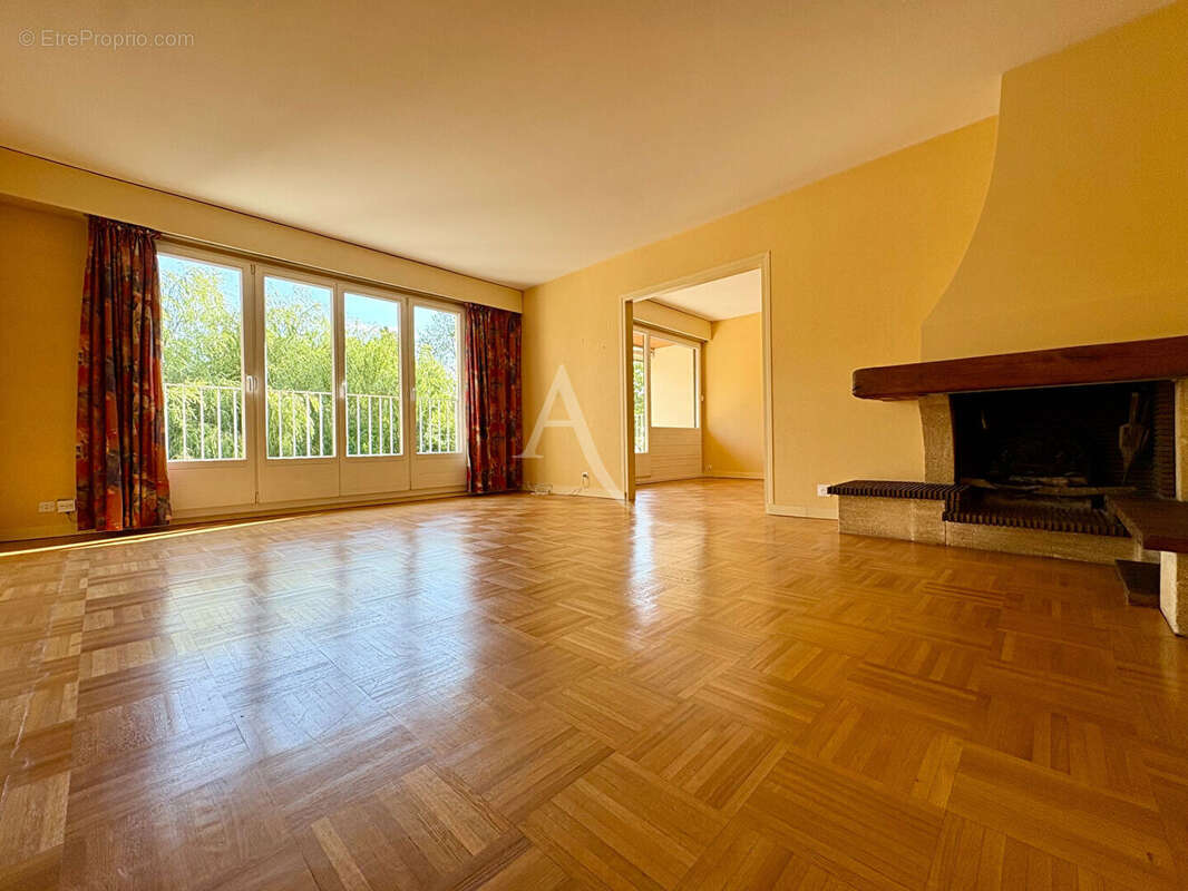 Appartement  5 pièce(s) 3 chambres à BURES SUR YVETTE - photo 2