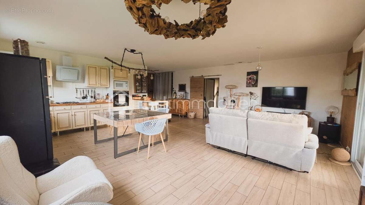 Maison ossature bois 165 m² Jardin 2000m2 clos– DPE B/A – 4 chambres + bureau – Piscine – Climatisation - photo 4
