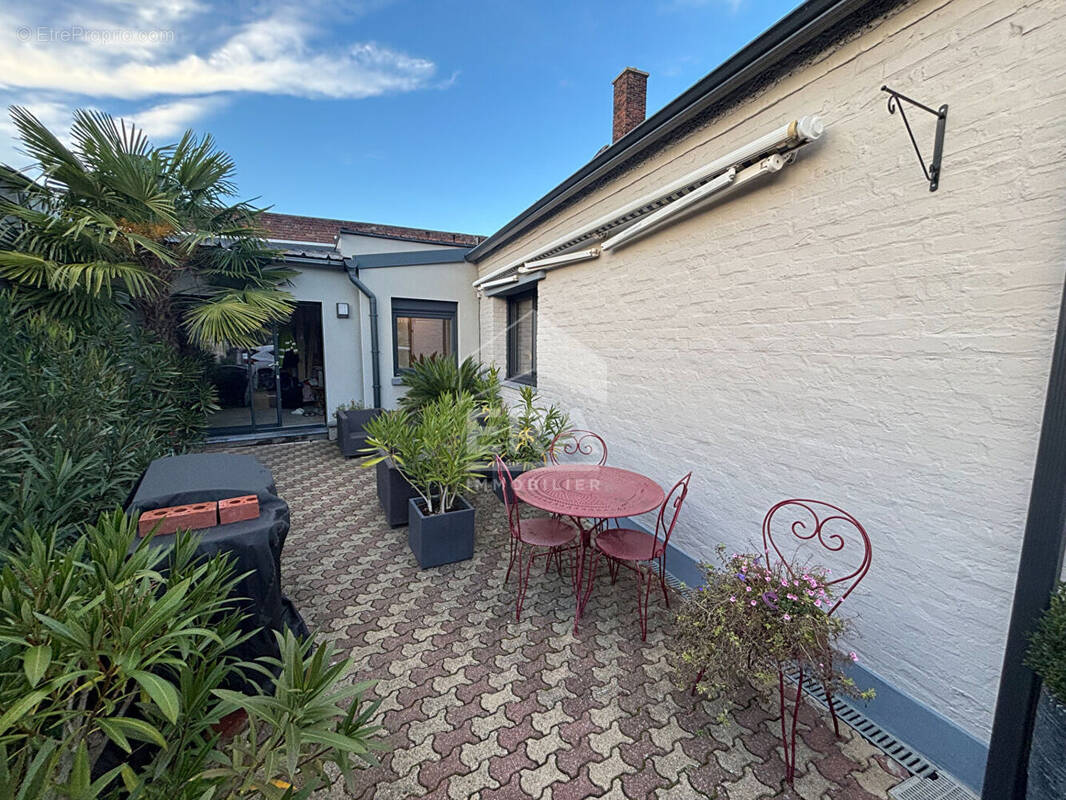 Maison à OSTRICOURT