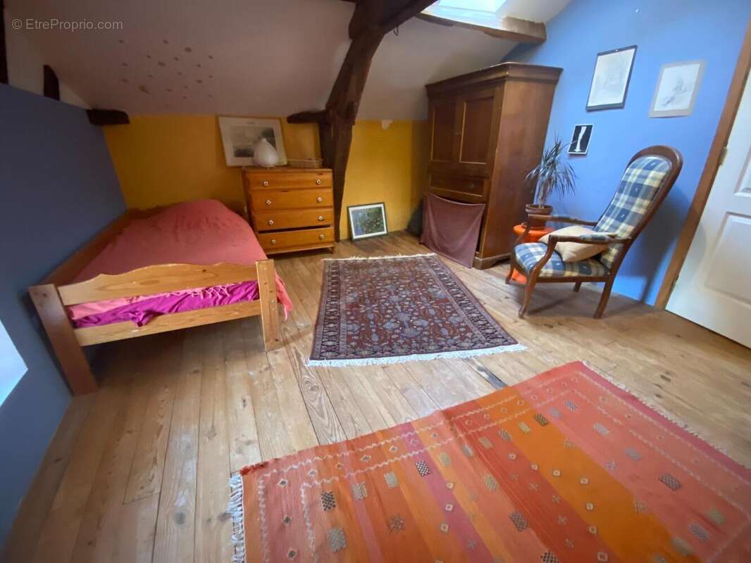Maison 215 m² à Saint-Colomb-De-Lauzun  - photo 9