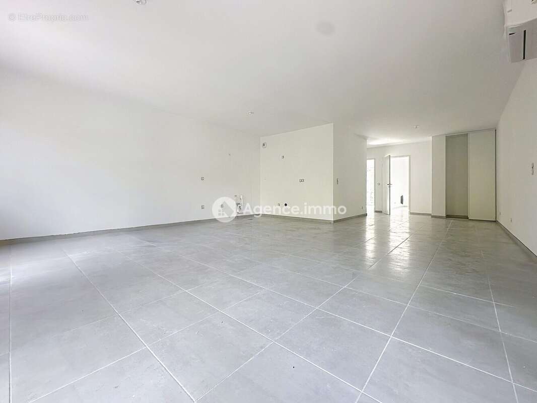Appartement à FLASSANS-SUR-ISSOLE