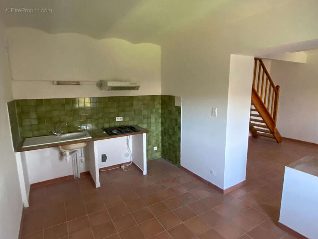 Maison avec terrain cloture - photo 2