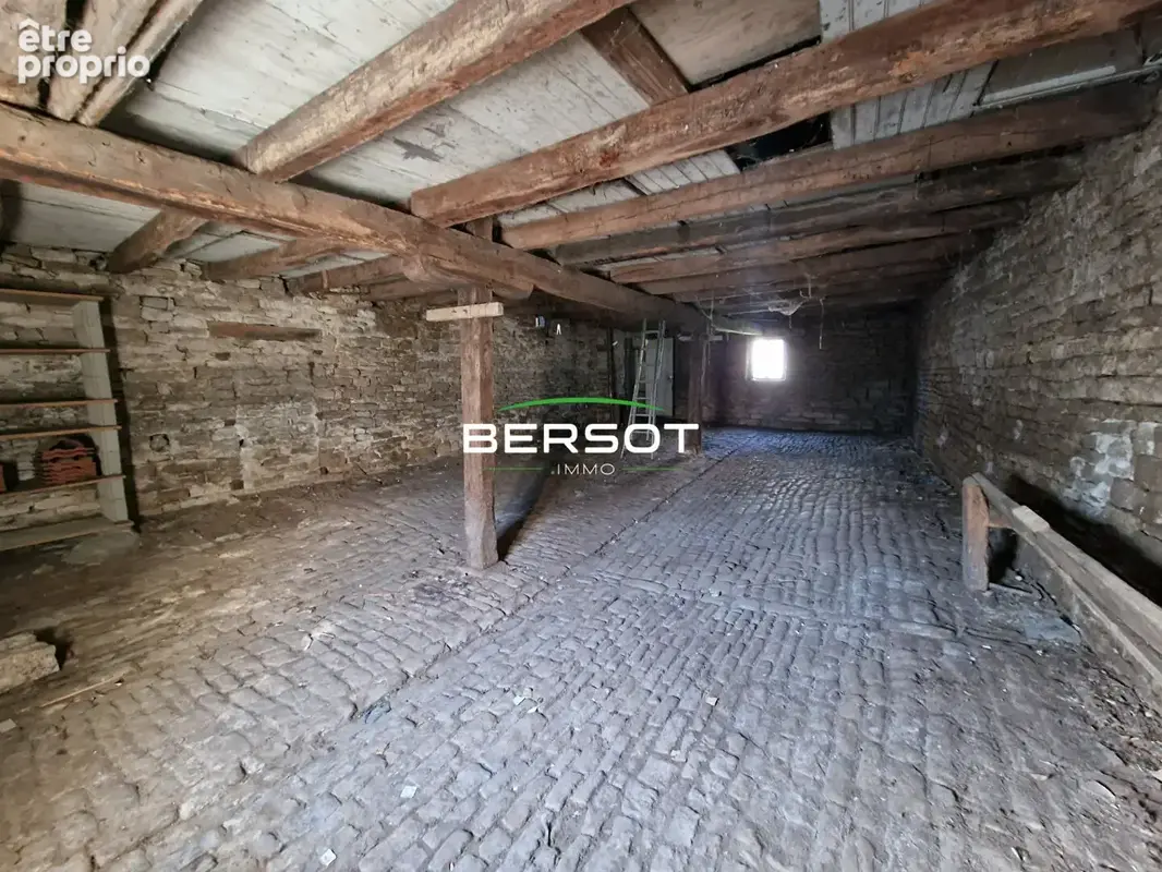 Ancienne ferme à Geneuille de 118 m²  avec garages et dépendances - photo 12
