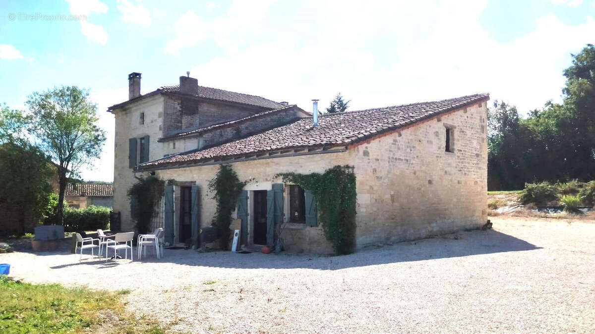 OVERVIEW - Maison à SALLES-DE-VILLEFAGNAN