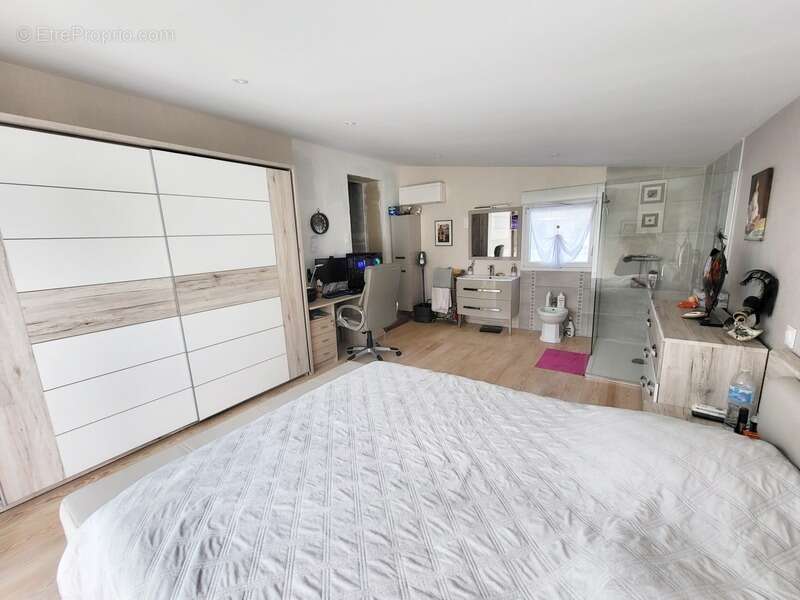 villa plain-pied 205 m², 5 chambres , espace indépendant , 1h de Bordeaux, 3h de Paris - photo 7