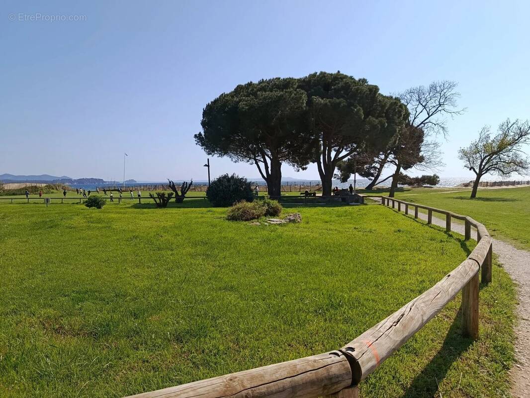 Appartement à LA LONDE-LES-MAURES