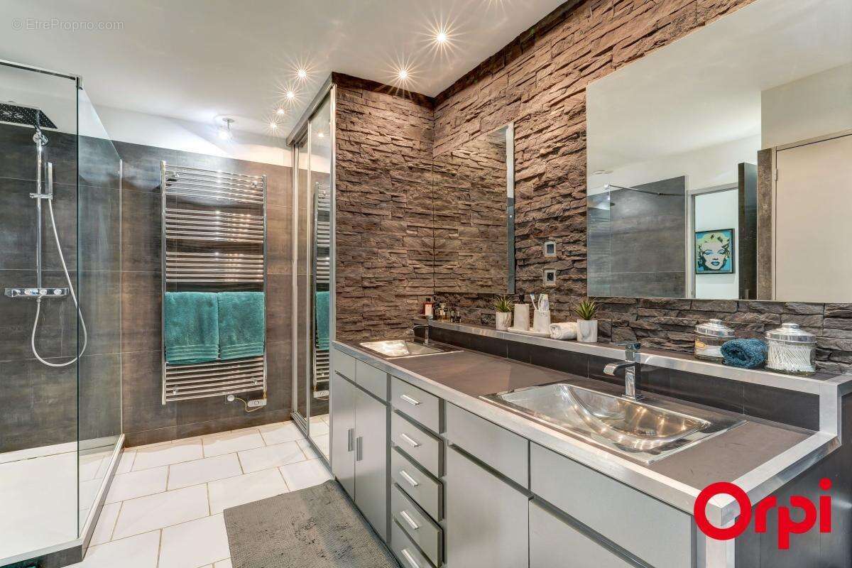 Appartement à RILLIEUX-LA-PAPE