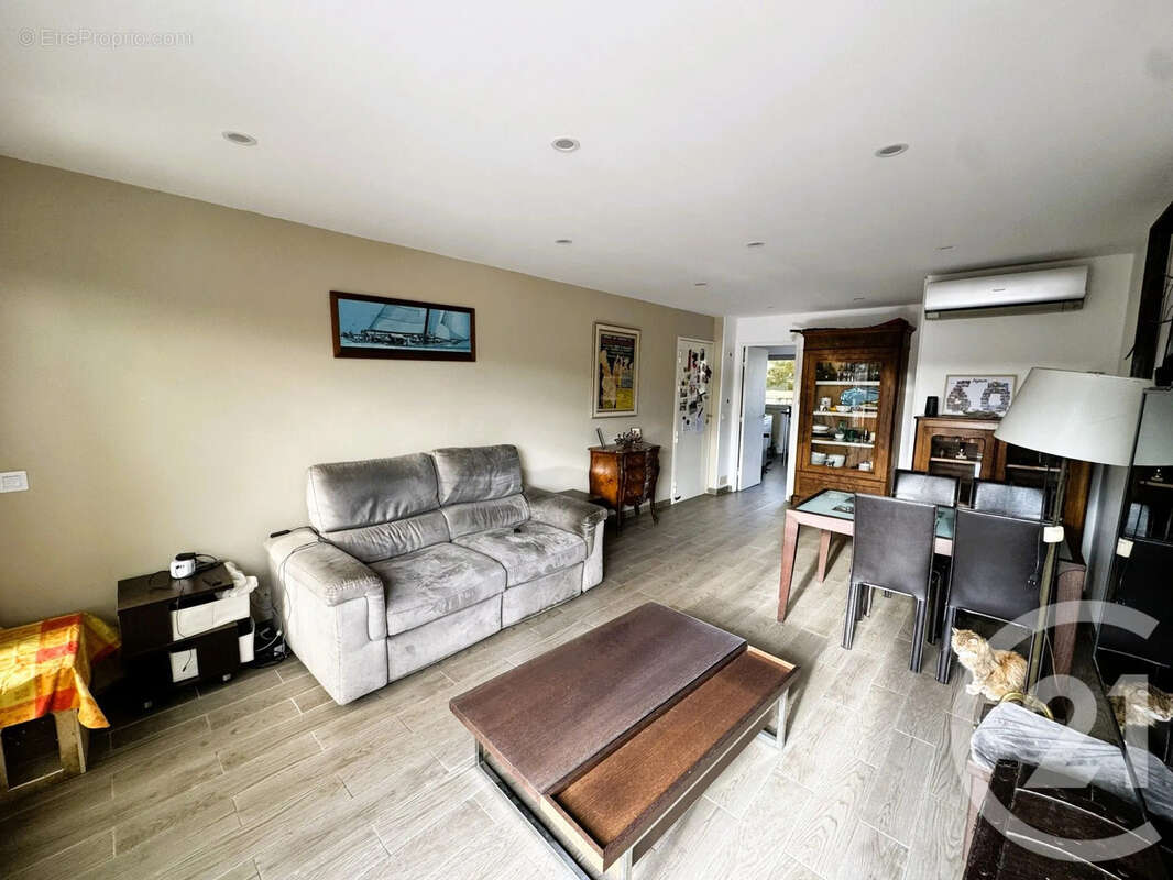 Appartement à VALLAURIS