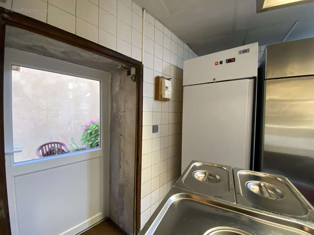 Commerce à SAINTE-CECILE-LES-VIGNES