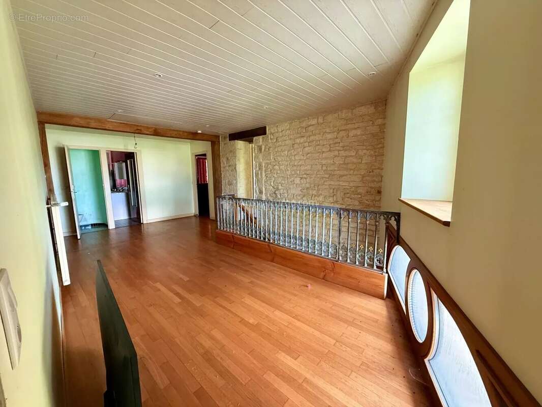Maison en pierre avec hangar - photo 9
