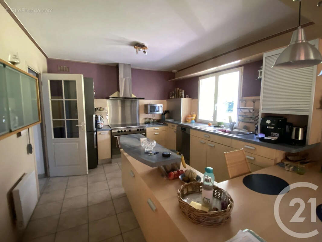 Maison à SAINT-LEGER-DE-ROTES