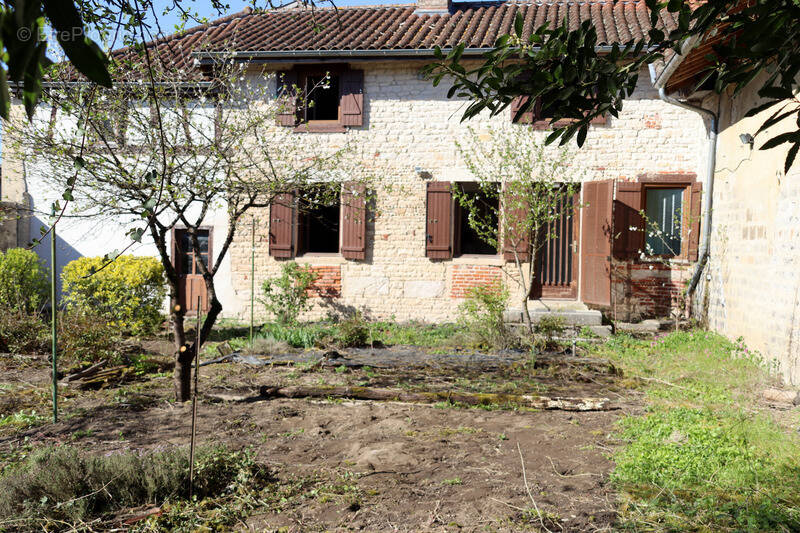 Maison à JAYAT