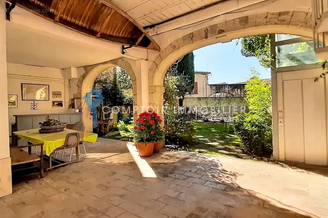 Immeuble de rapport avec Maison vigneronne et  locaux proche centre ville - photo 8