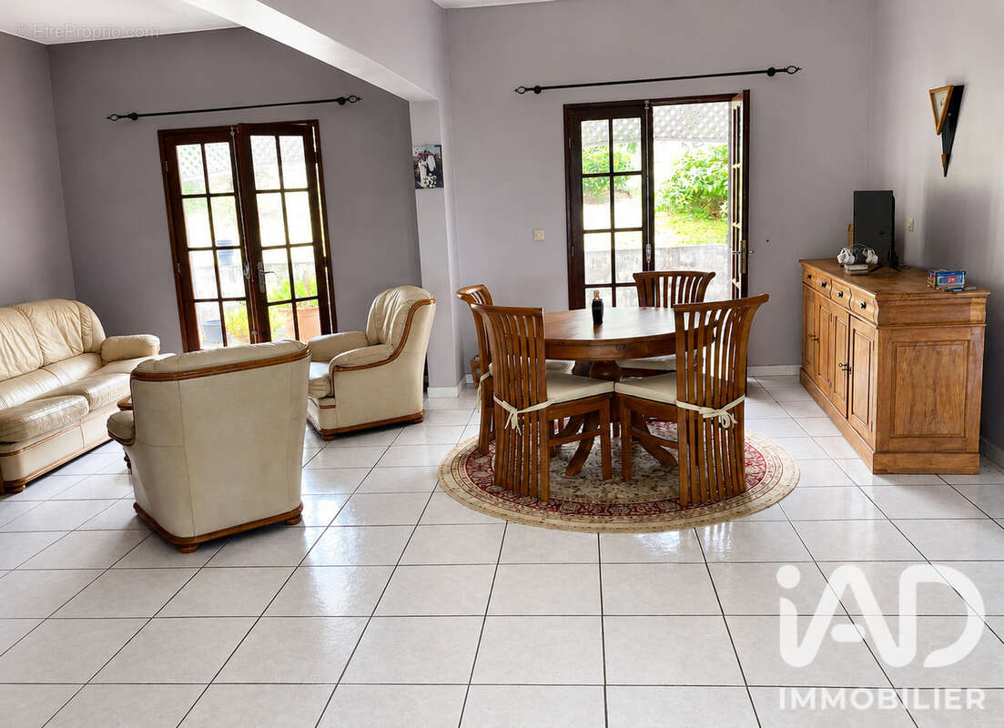 Maison 130 m² à Saint-Paul  - photo 4
