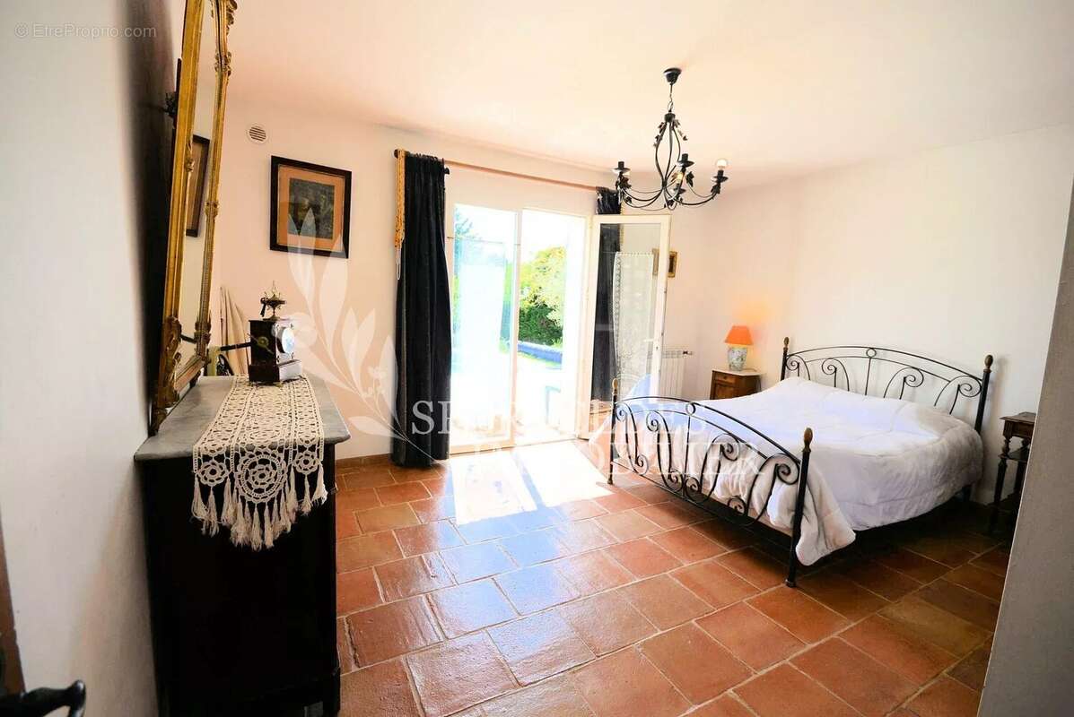 Maison à SAINT-CEZAIRE-SUR-SIAGNE