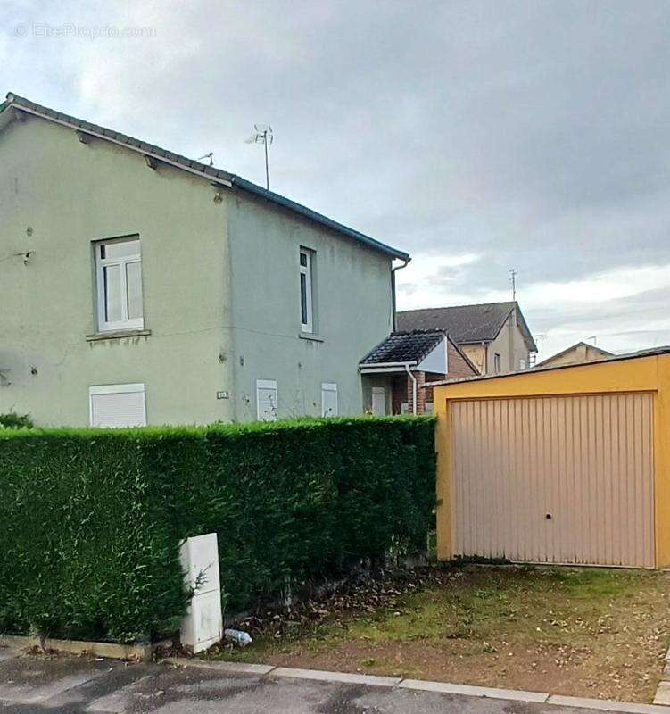 Maison à OSTRICOURT