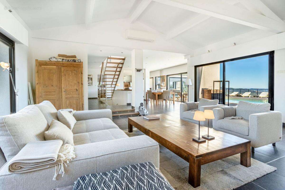 Maison à MANDELIEU-LA-NAPOULE