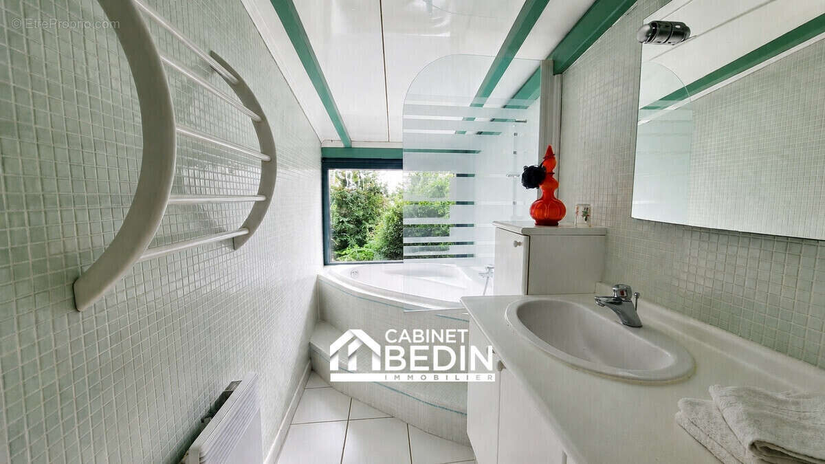 Maison 160 m² à Fargues-Saint-Hilaire  - photo 9