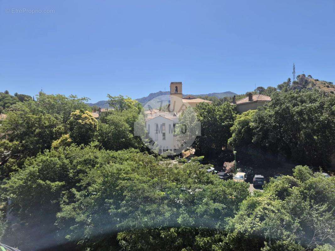 Appartement à ROQUEVAIRE
