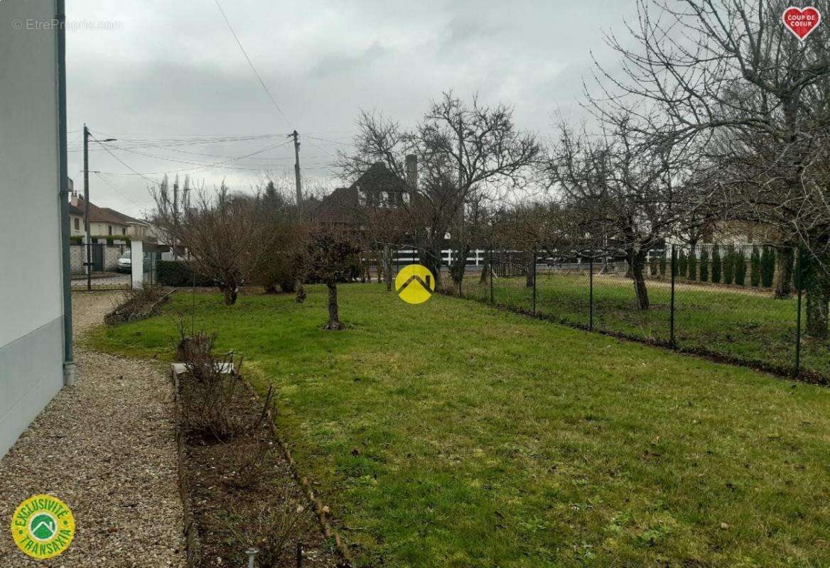 Maison à VILLENEUVE-L&#039;ARCHEVEQUE