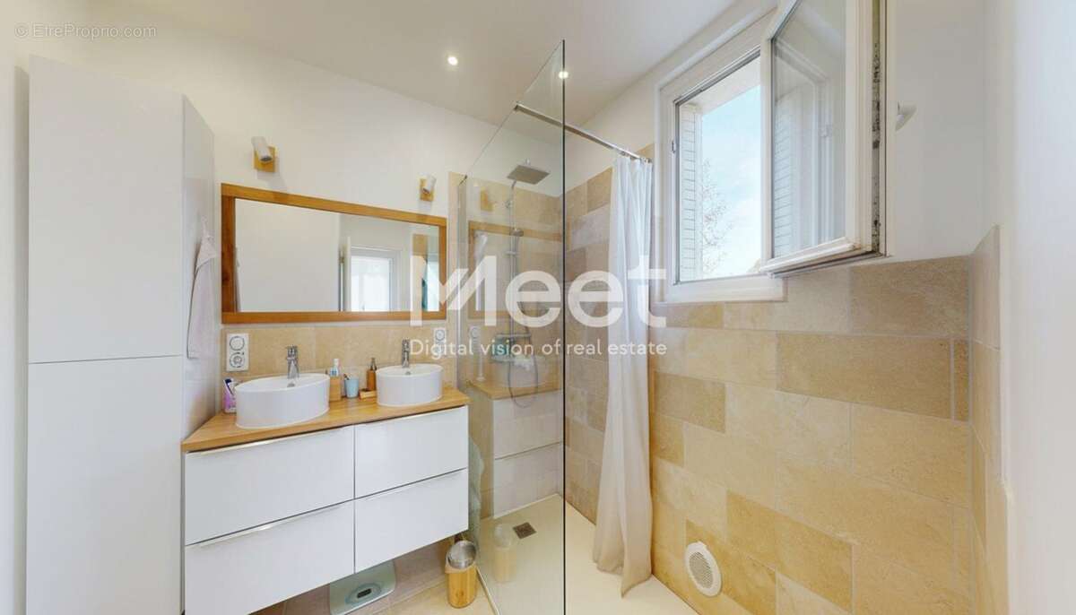 Maison à COULANGES-LA-VINEUSE