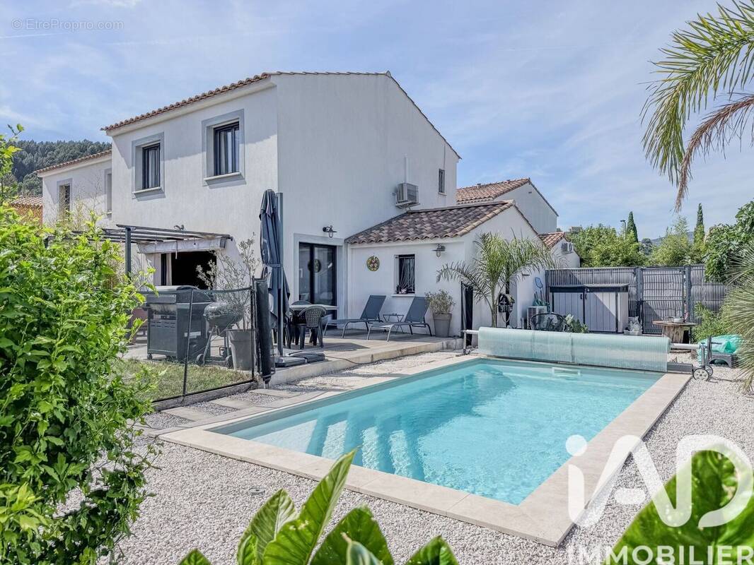Photo 1 - Maison à CUERS