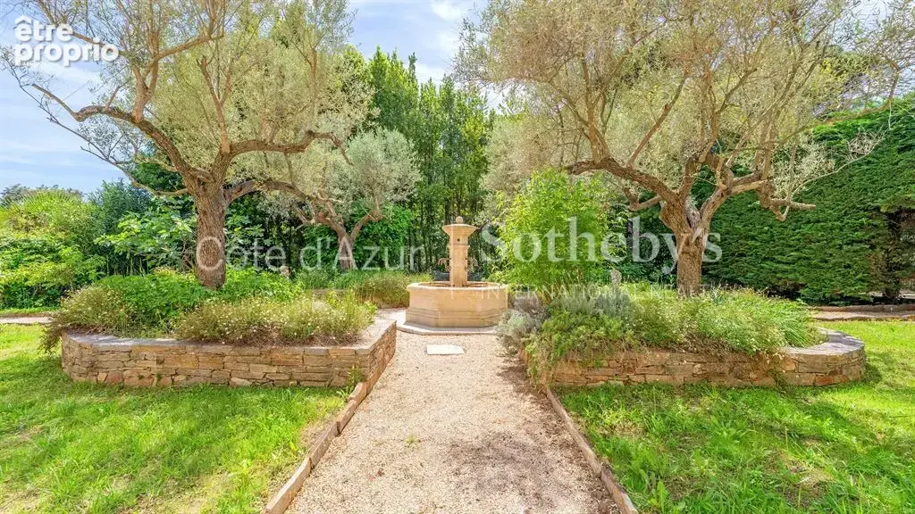 Exclusivité Côte d’Azur villa d’exception à Sainte-Maxime, proche mer et centre-ville - photo 7