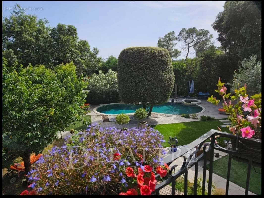 Maison à ROQUEFORT-LES-PINS