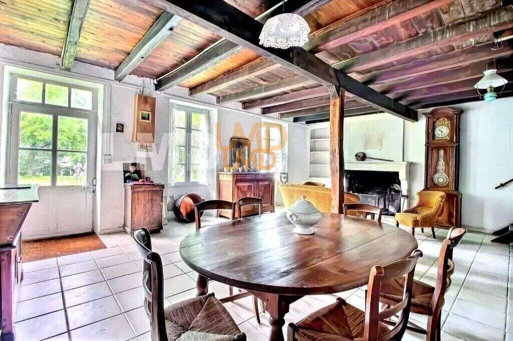 Maison à SAINT-DENIS-DU-PIN
