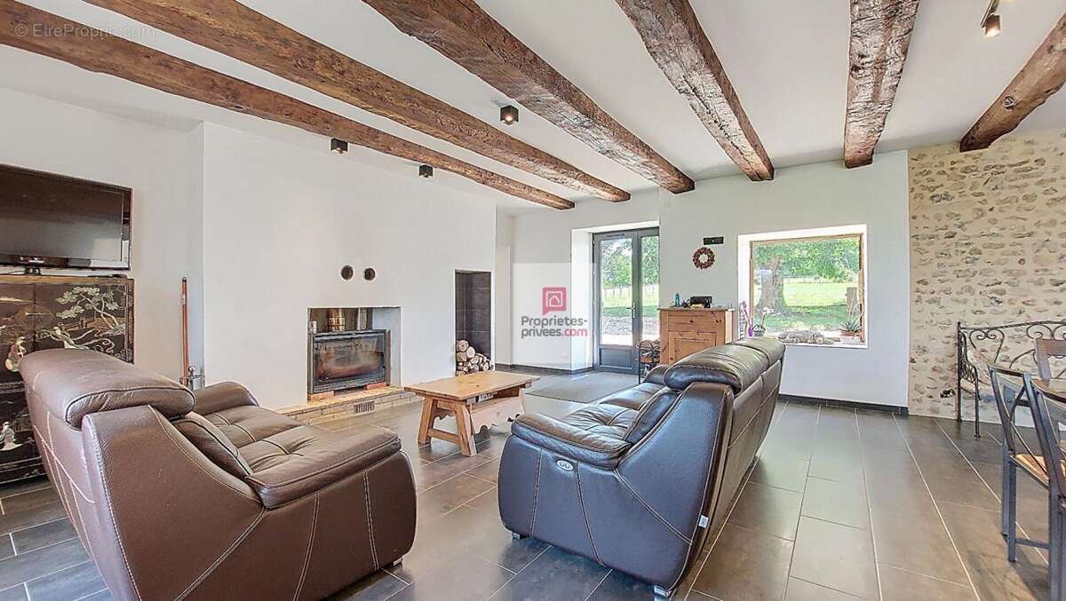 Rouffignac: au calme, sans voisins, corps de ferme avec maison rénovée en 2021. Jardin 5 hectares autour - photo 11