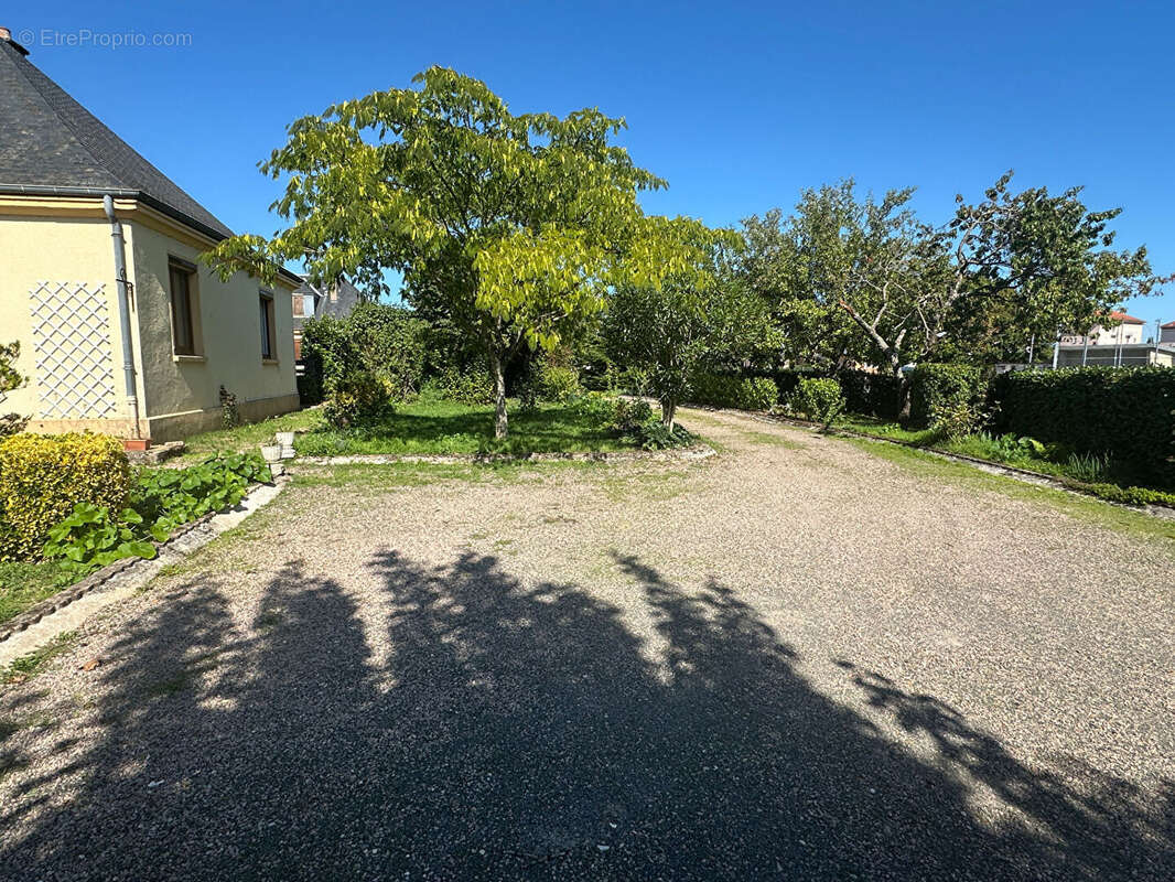 Maison à VARENNES-VAUZELLES