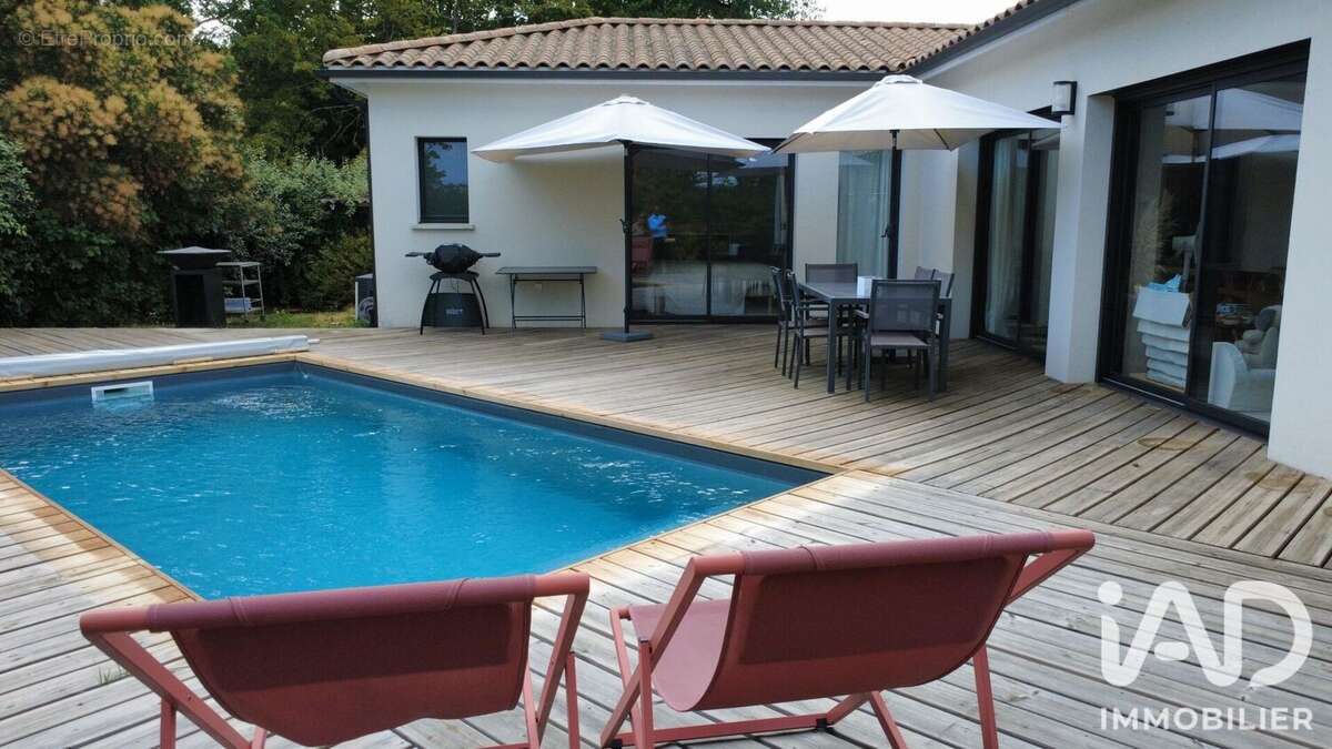 Maison 128 m² à Carignan-De-Bordeaux  - photo 9
