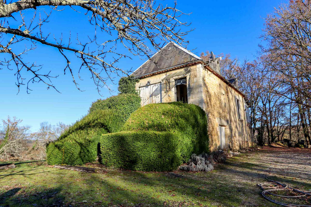 Maison à CENAC-ET-SAINT-JULIEN