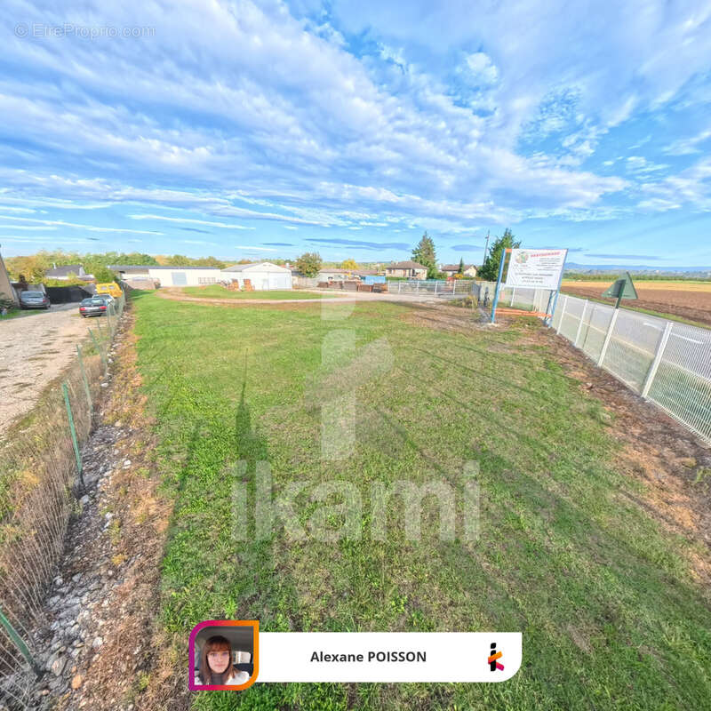 Terrain à SAINT-JUST-DE-CLAIX