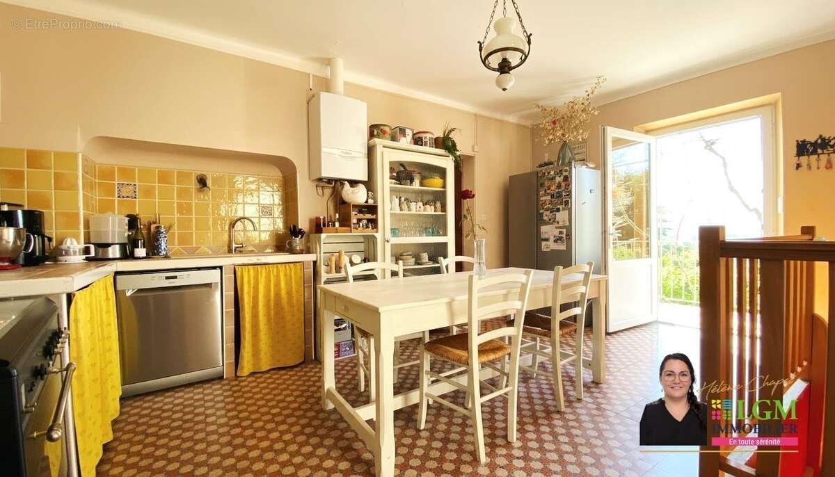 Maison à SAINT-JULIEN-LES-ROSIERS