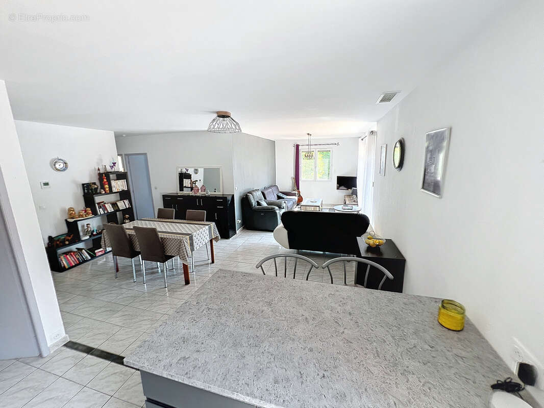 Maison à SAINT-LAURENT-DE-LA-SALANQUE