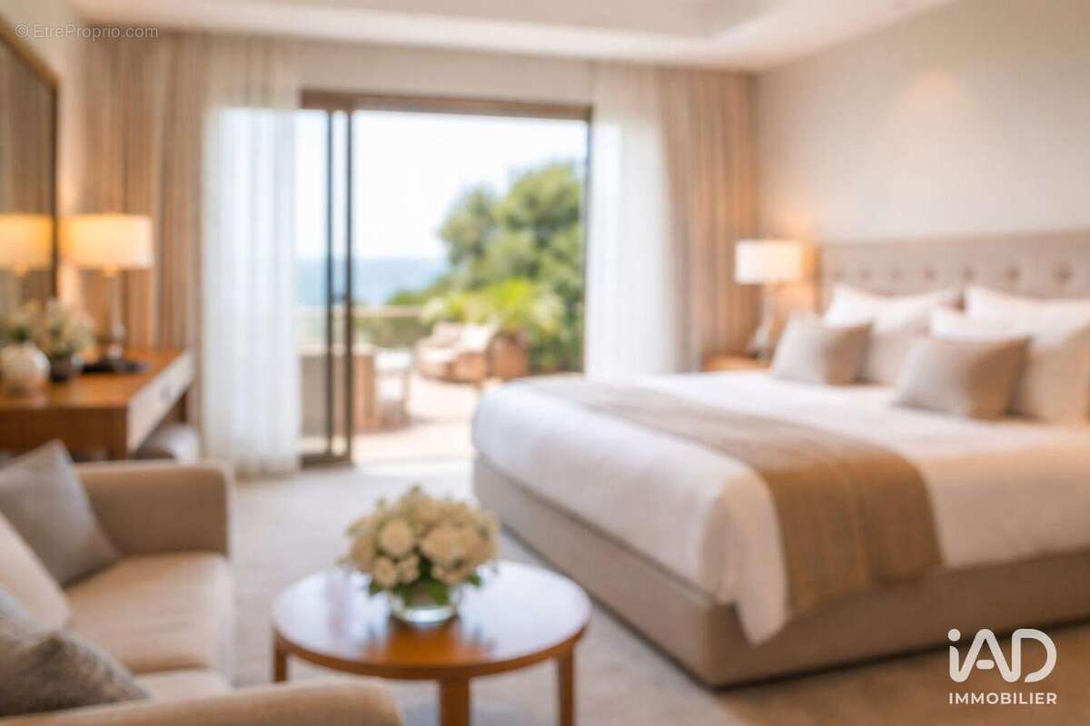 Photo 2 - Commerce à TOURRETTES