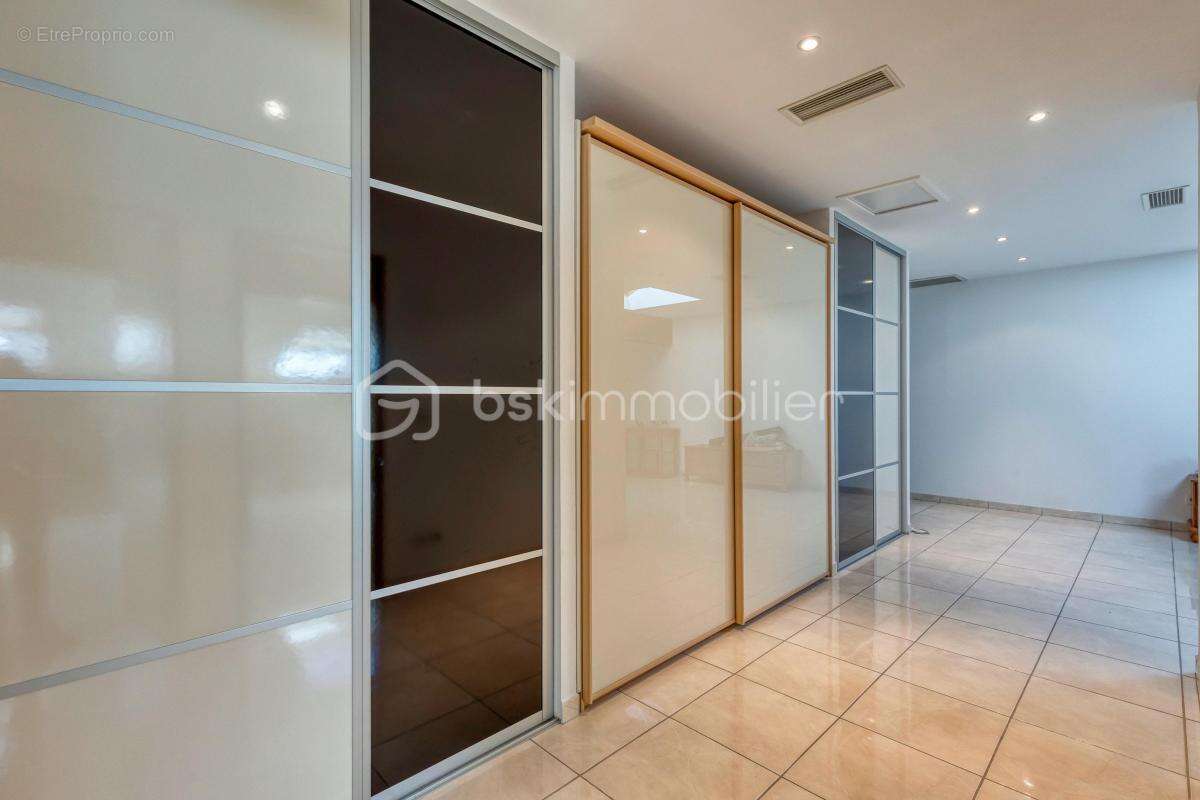 Maison de 182m2 plus atelier - photo 5