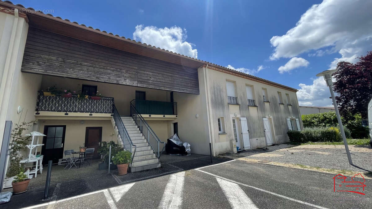 Appartement à LAROQUE-TIMBAUT