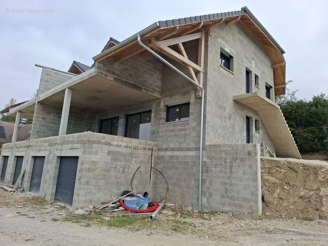 Appartement à PUGNY-CHATENOD