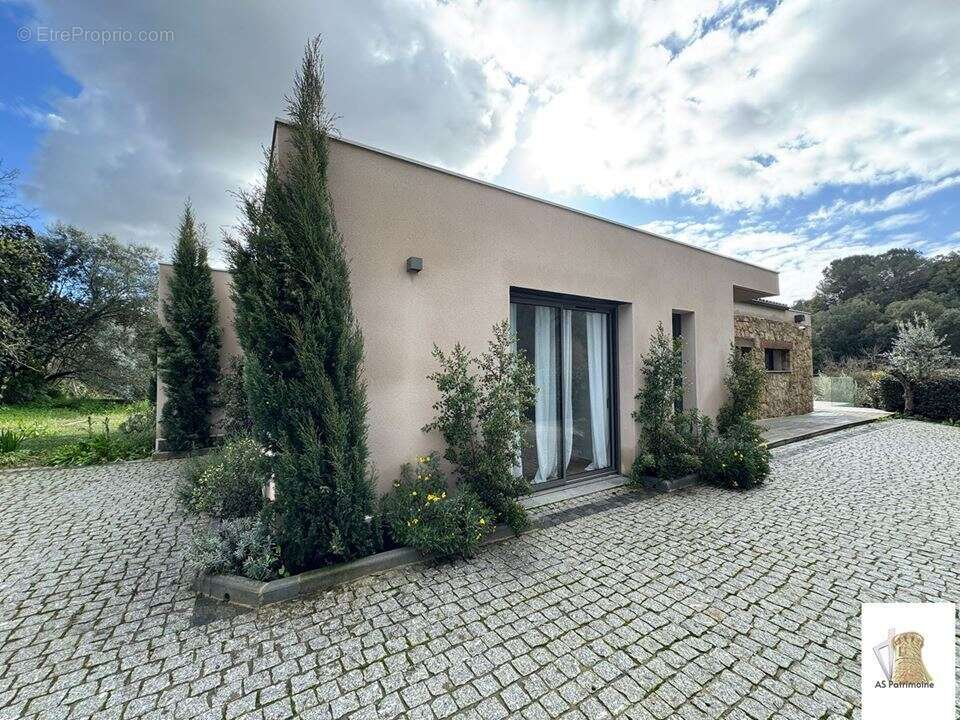 Maison 135 m² à Afa  - photo 3