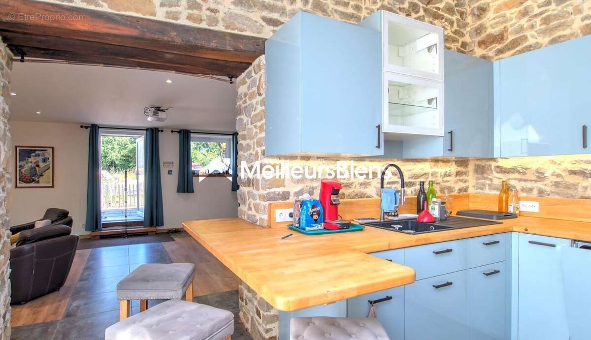 Longère à Arzano 287 m², deux maisons, 7 chambres, grand terrain - photo 5