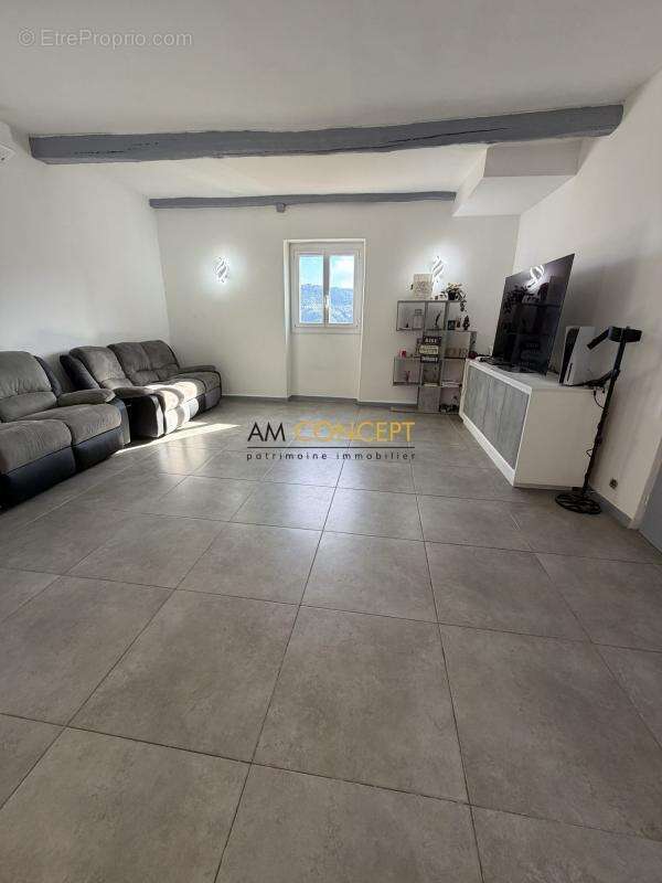 Appartement à CONTES