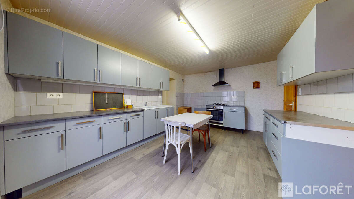 Maison à MONTECHEROUX